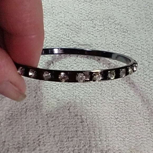 Black crystal 🔮 bangle bracelet - Picture 2 of 4